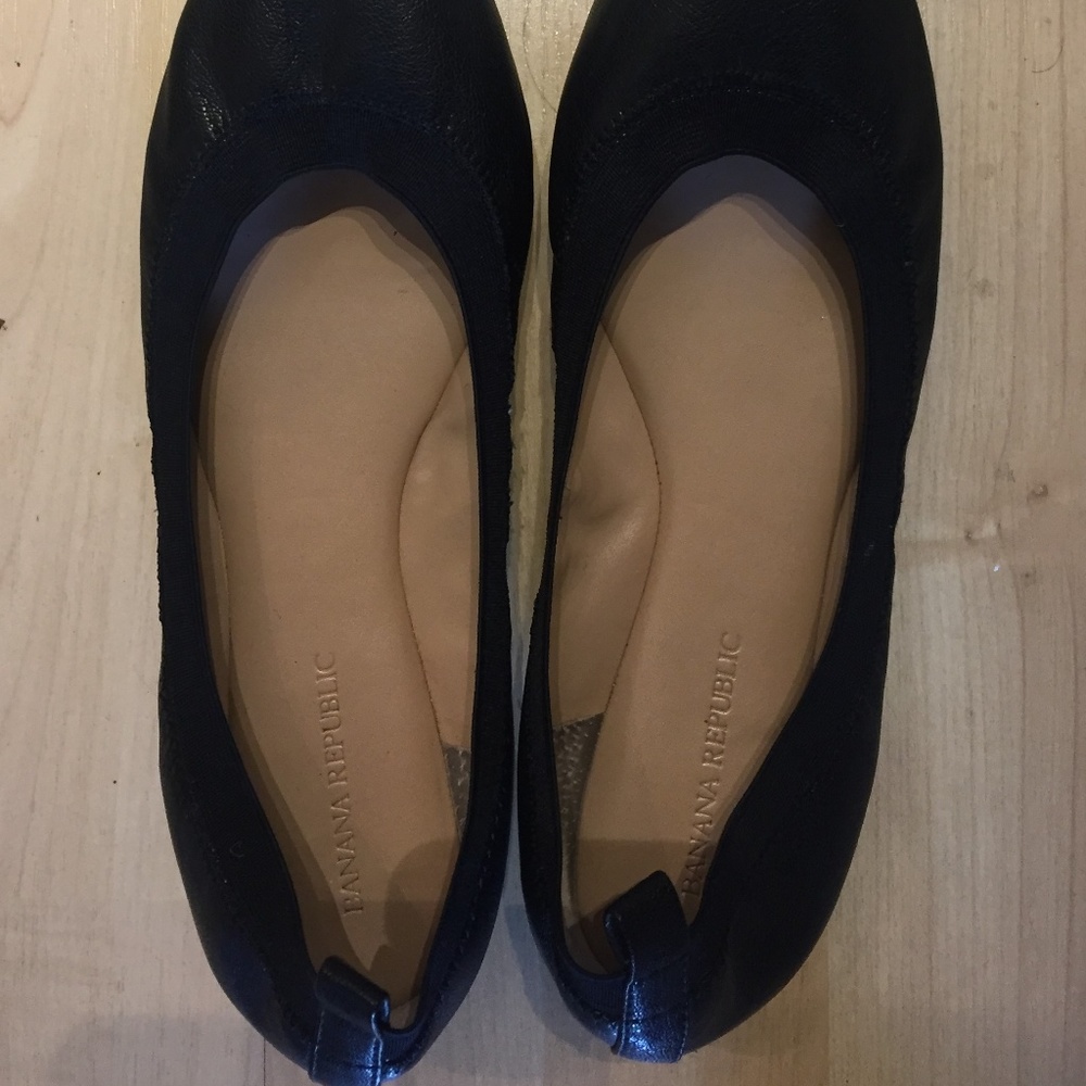 Banana Republic - black flats